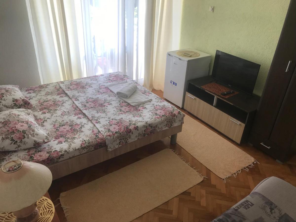 Tina Rooms Ulcinj Esterno foto